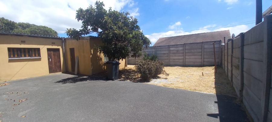 3 Bedroom Property for Sale in Grassy Park Western Cape